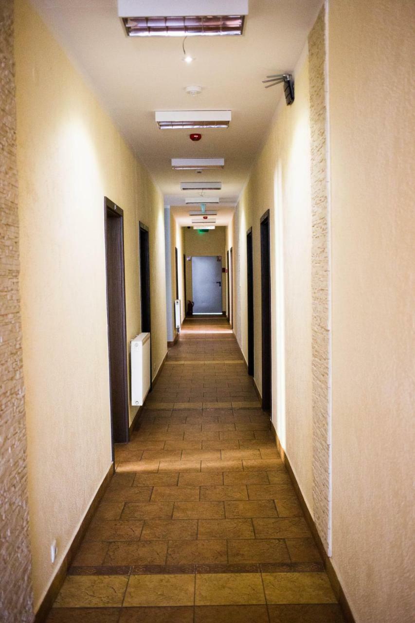 Hotelik Okecie 39 - Nocleg I Parking Blisko Lotnisko Okecie وارسو المظهر الخارجي الصورة