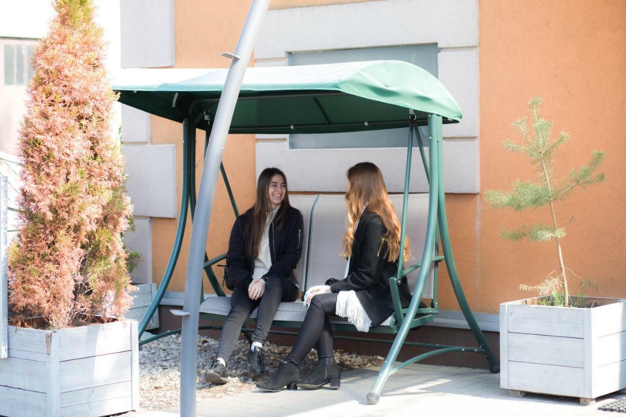 Hotelik Okecie 39 - Nocleg I Parking Blisko Lotnisko Okecie وارسو المظهر الخارجي الصورة